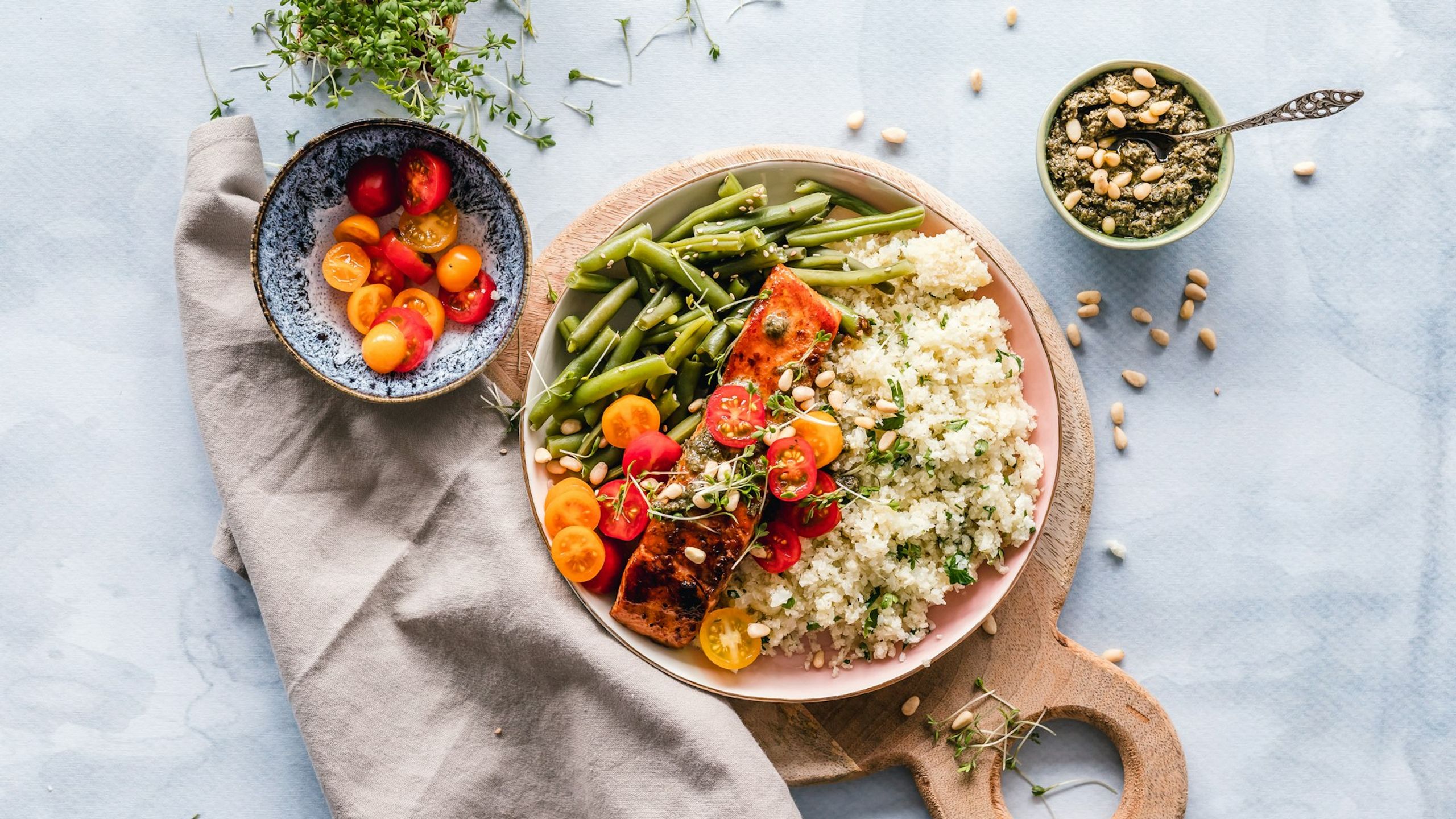 A colorful, balanced meal prepared with fresh vegetables